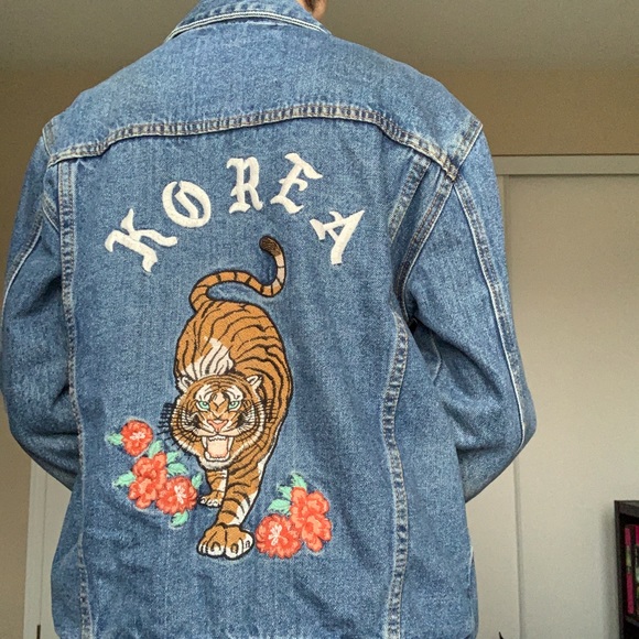 ✨ Forever 21 Oversized Embroidered Denim Jacket ✨ - Picture 5 of 5